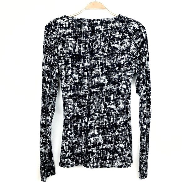 LILLA P Small Grey Black White V-Neck Wrap Ruched Fit & Flare Top - Picture 5 of 11